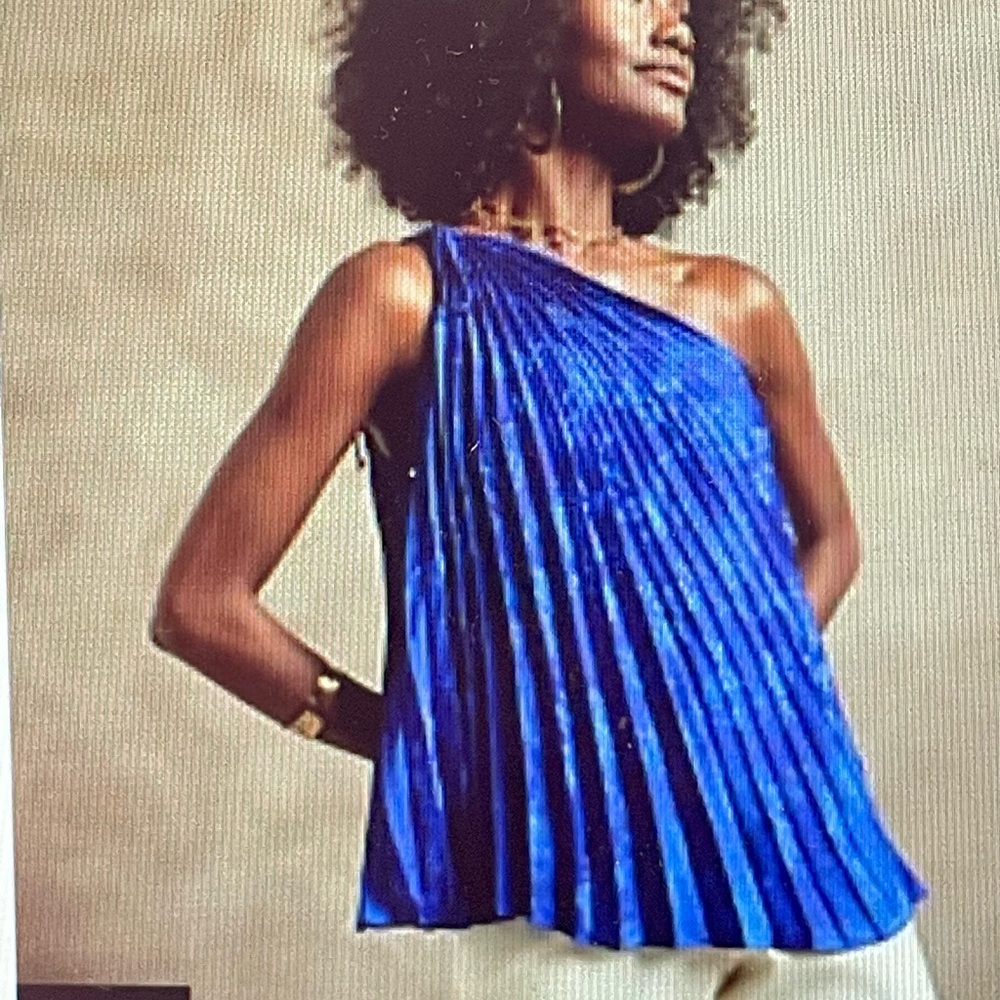 BANANA REPUBLIC - NWT - Radiant One-Shoulder Top